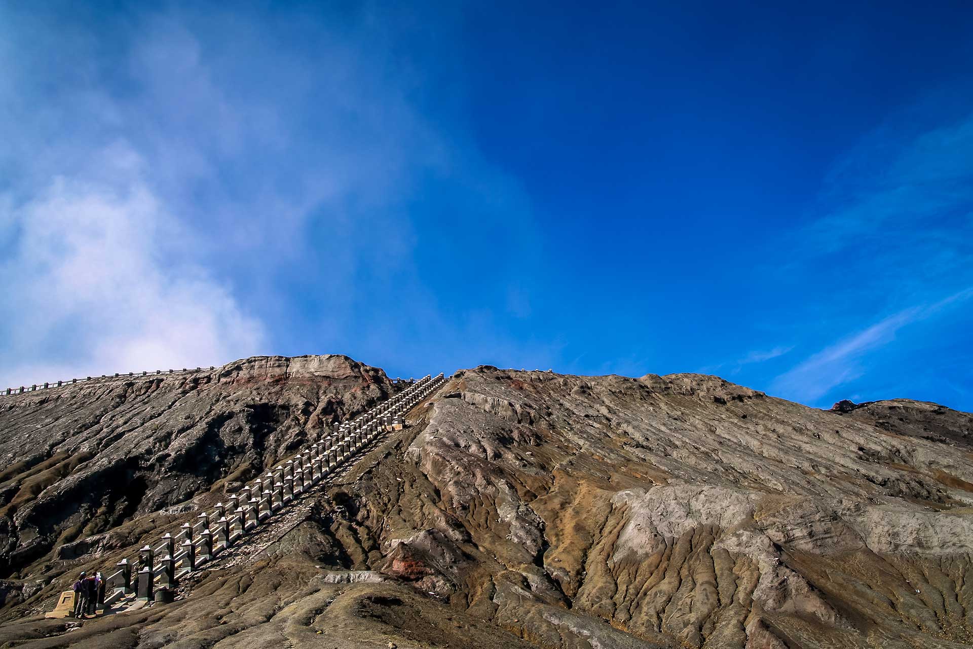 stairs-to-bromo-crater-2025-01-09-04-20-23-utc